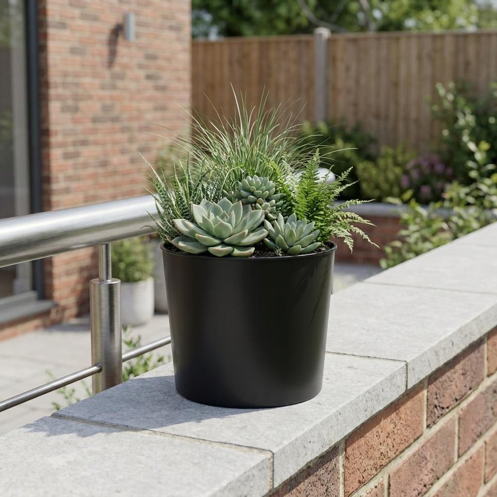 Black Recycled Plastic Indoor Outdoor Round Pot Planter - 7-inch