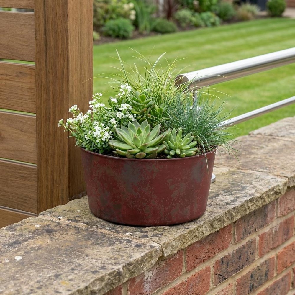 Red Recycled Plastic Indoor Outdoor Round Pot Planter - 12-inch
