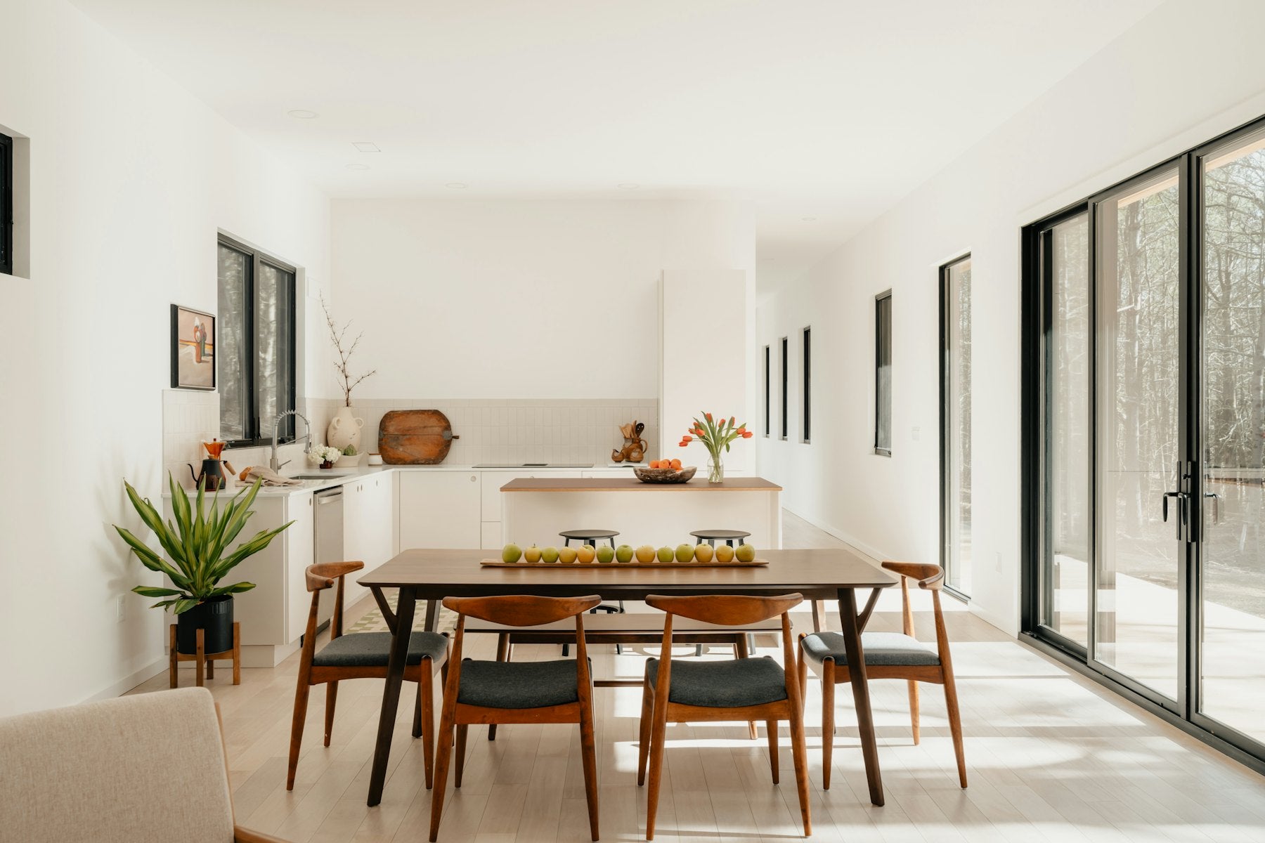 Kitchen & Dining